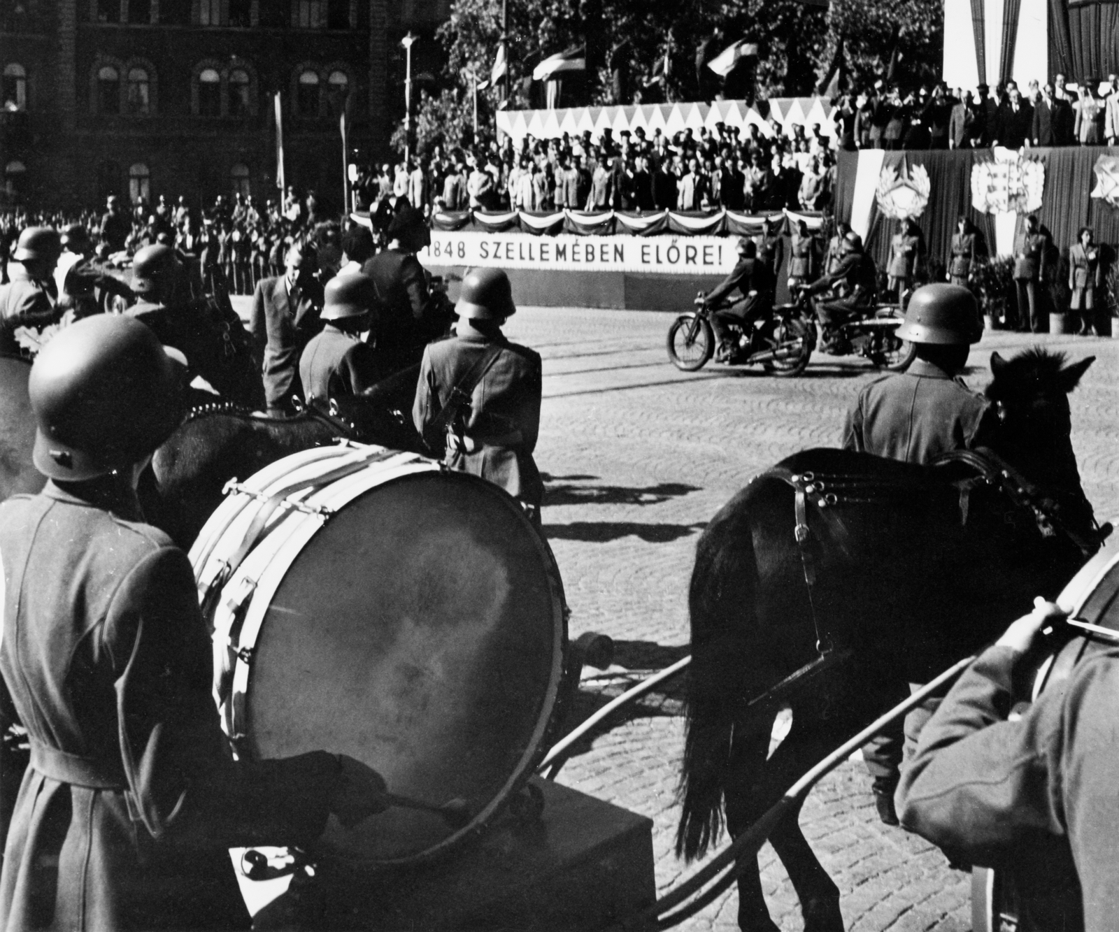 [A Magyar Honvédség egységei elhaladnak a kormánytagok és a külföldi katonai delegációk tribünje előtt a Honvéd-hetet záró díszszemlén, Budapest], 1948. szeptember 19., Robert Capa, Courtesy International Center of Photography | [Units of the Hungarian Army passing the tribune of government personnel and foreign military delegations at the military parade closing Army Week, Budapest], September 19, 1948, Robert Capa, Courtesy International Center of Photography