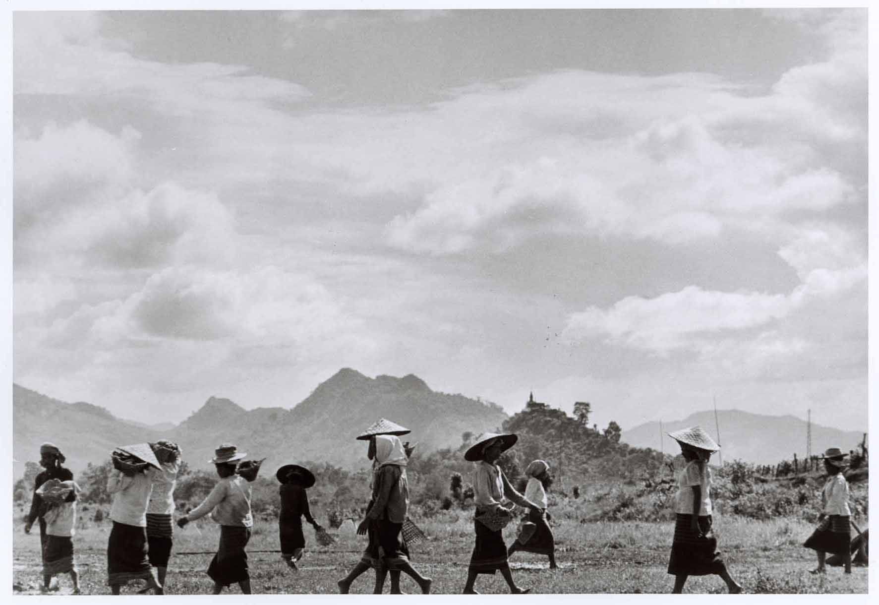 Women walking under midday sun, near Nam Định, Vietnam, May 1954  Robert Capa / International Center of Photography / Magnum Photos / Capa Center – Budapest Photos: Hungarian Collection of The Robert Capa Photographs – Robert Capa Contemporary Photography Center, Budapest 
