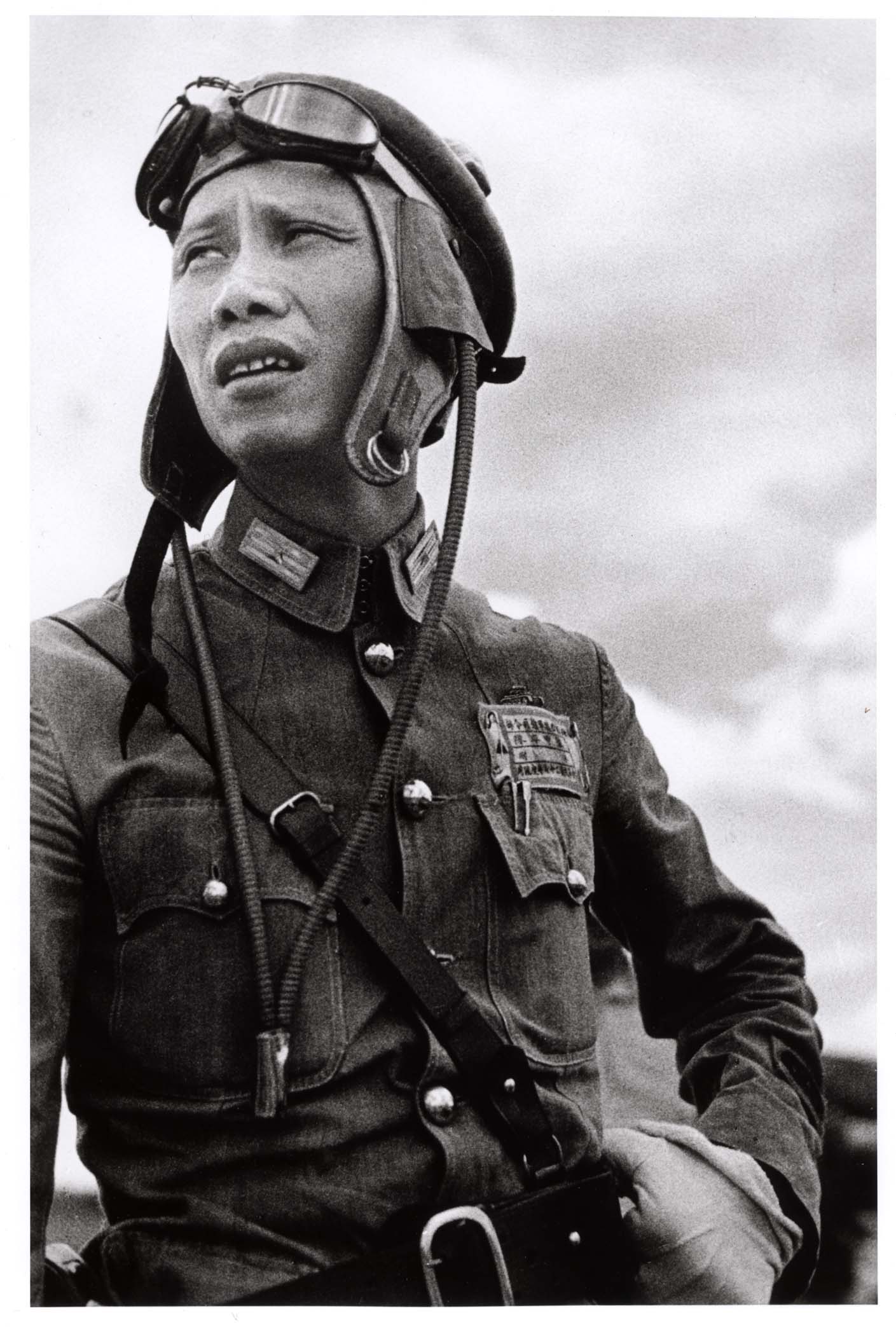 Kínai pilóta. Kína, 1938. július-augusztus | [Pilot, China], July-August 1938 Magyarországi Robert Capa képek gyűjteménye © International Center of Photography/Magnum Photos/Robert Capa Kortárs Fotográfiai Központ 