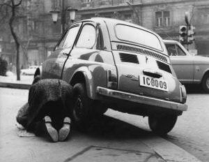 10 18769 szent istvan korut fiat 500 as szemelygepkocsi a vigszinhaz elott 1975