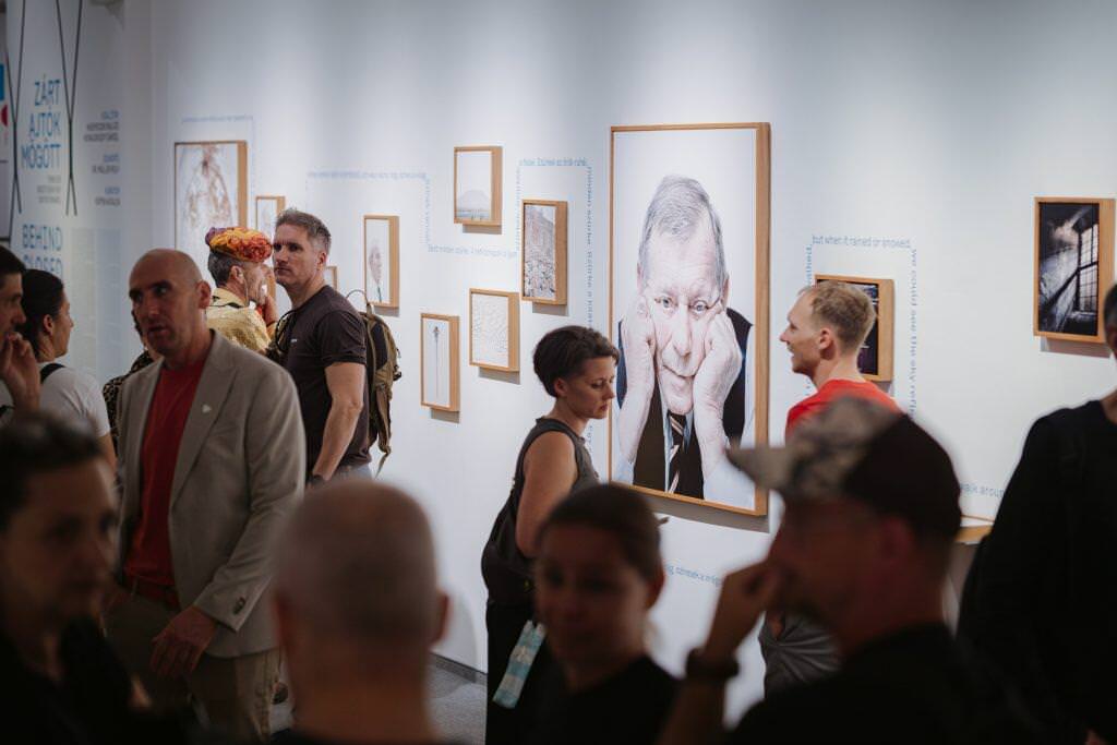 zartajtokmogott megnyito 42